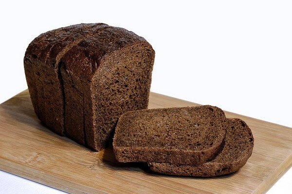 A tudósok megállapították, hogy a fehér és a fekete kenyér egyaránt egészséges, de ez a test tulajdonságaitól függ. (Fotó: Pixabay.com)