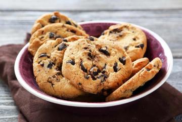 Hogyan kell sütni a cookie-kat csokoládé chips