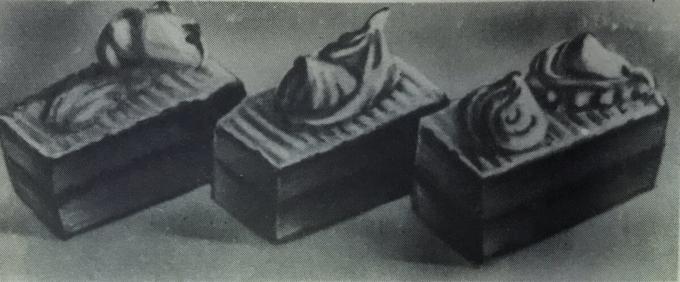 Torta „Szivacs fehérje tejszín.” Fotó a könyv „gyártása és süteményeket,” 1976 