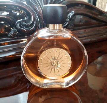 Kitartó aroma és egy hurok a gyűjteményemben parfüm, amely alkalmas a nyári