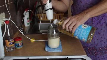 Hogyan lehet egy finom sűrű házi majonéz 10 percig