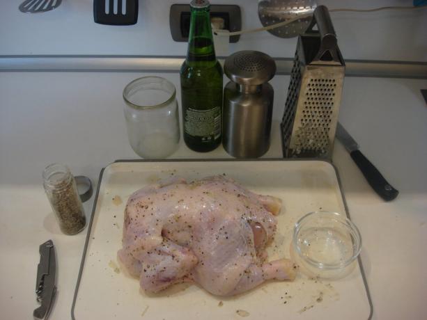 Kép venni a szerző (csirke dörzsölte sóval, borssal és fokhagymával)