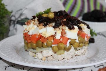 Saláta „Prága”: ízletes, mint egy étteremben