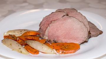 Hogyan kell sütni egy szaftos marhahús egyben az ünnepi asztalra