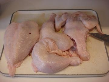 Leves, zsemle és húsgombóc egy csirkét. Hogyan kell használni az összes részét ez a madár.