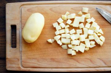 Nagyon finom és egyszerű sajtos leves!