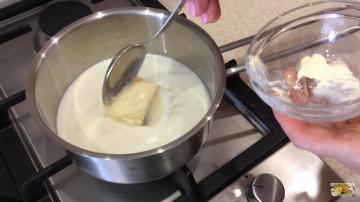 Egyszerű omlós Mannik tejet. A klasszikus recept
