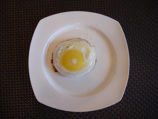 Képet hozott a szerző (egy tojás egy tányéron)