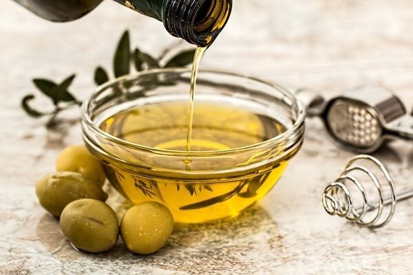 Az olívaolaj elengedhetetlen az étrendben. (Fotó: Pixabay.com)