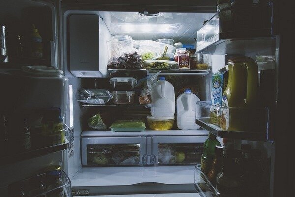 Ha a hűtőszekrény erősen eltömődött, nagyobb az esély arra, hogy figyelmen kívül hagyja bizonyos ételeket. (Fotó: Pixabay.com)