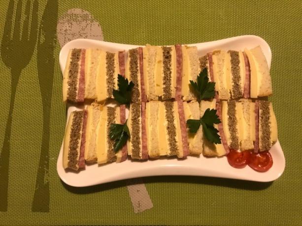 Ezt a szendvics elkészítettük az iskolában, hogy a munka, ahol azt tanítják, hogy főzni)